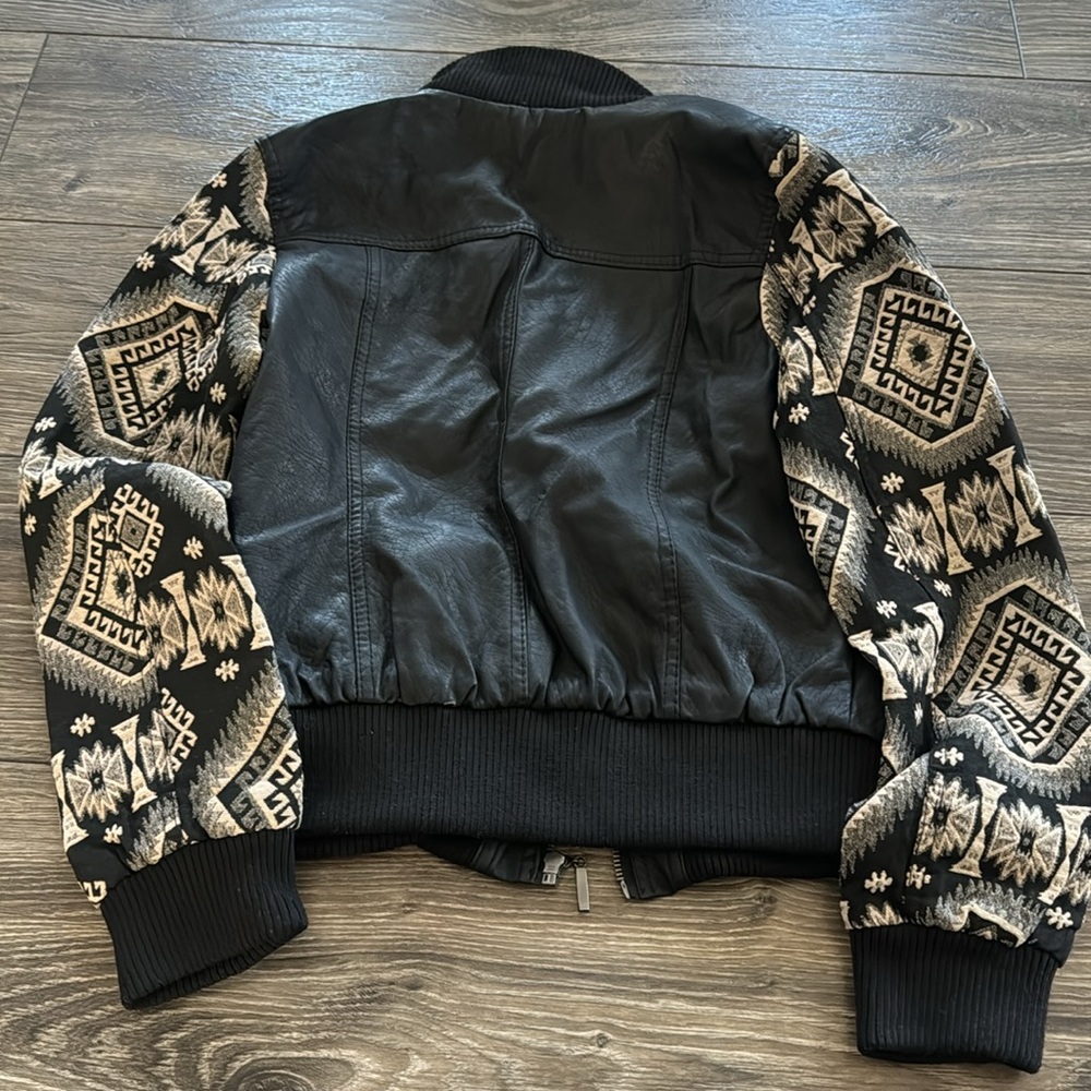 Jacket - Picture 6 of 7